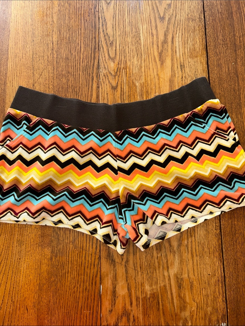 Missoni 4 🎯 Multicolor Chevron Terry Shorts 🩳 Side Pockets.